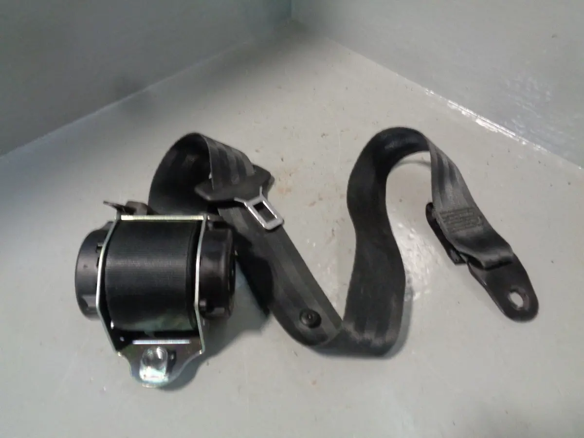 Discovery 4 Seat Belt Off Side Rear Black Land Rover 2009 To 2016 Type 1 1
