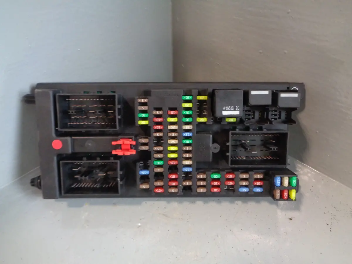 Range Rover L322 Fuse Box 3.6 Tdv8 Ah42-14F041-Aj Under Dash 2010 To 2013 1