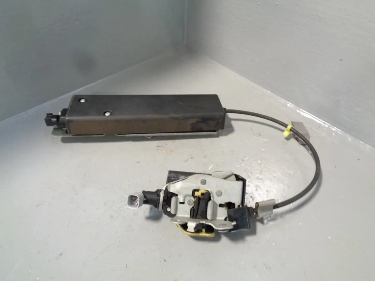 Discovery 4 Upper Tailgate Lock Catch With Actuator Solenoid 2009 To 2014 1