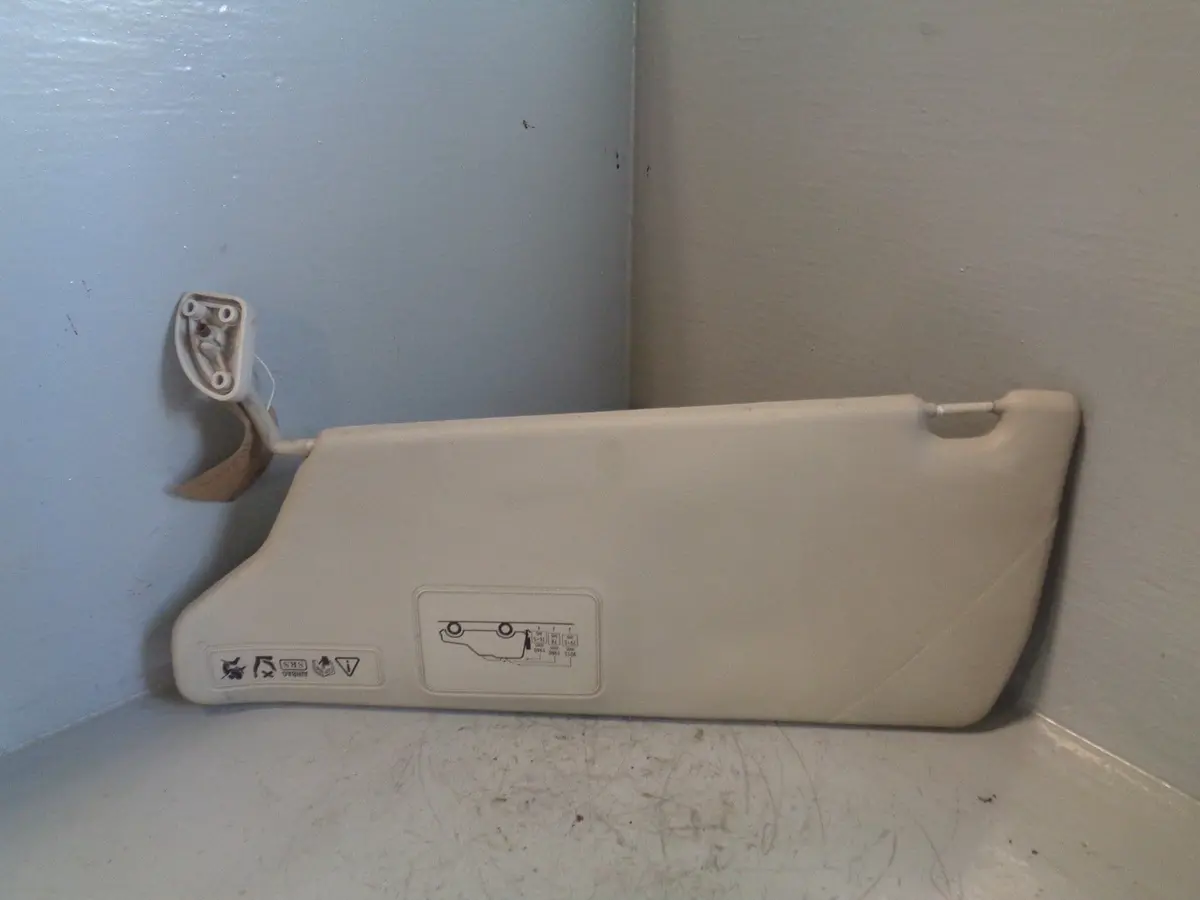 Discovery 2 Sun Visor Illuminated Off Side Land Rover 1998 To 2004 L19024 1