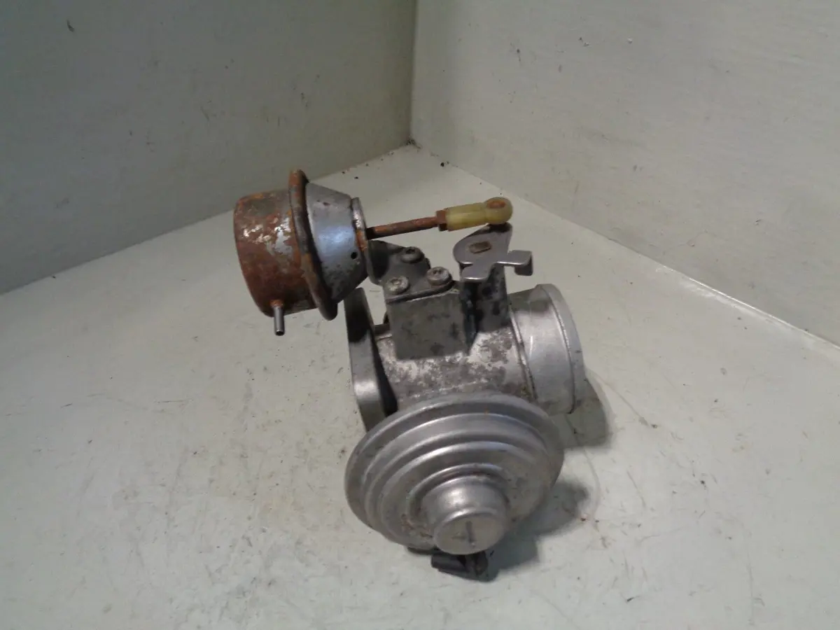 Discovery 2 Egr Valve Exhaust Gas Recirculation Td5 15P Land Rover R17014 1