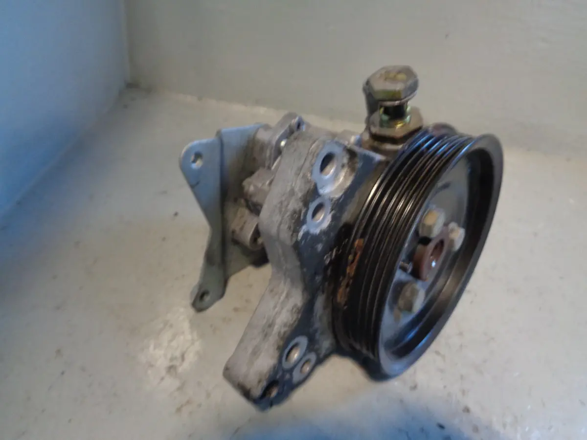 Freelander 1 Power Steering Pump 2.0 Td4 Land Rover Qvu100660 2001 To 2006 1