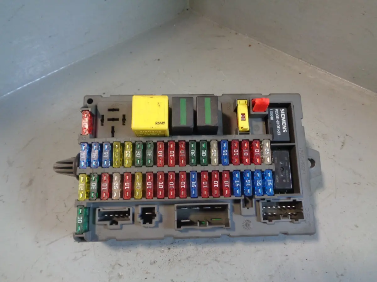 Discovery 2 Fuse Box Internal Under Dash Yqe000110 1998 To 2004 Land Rover 1