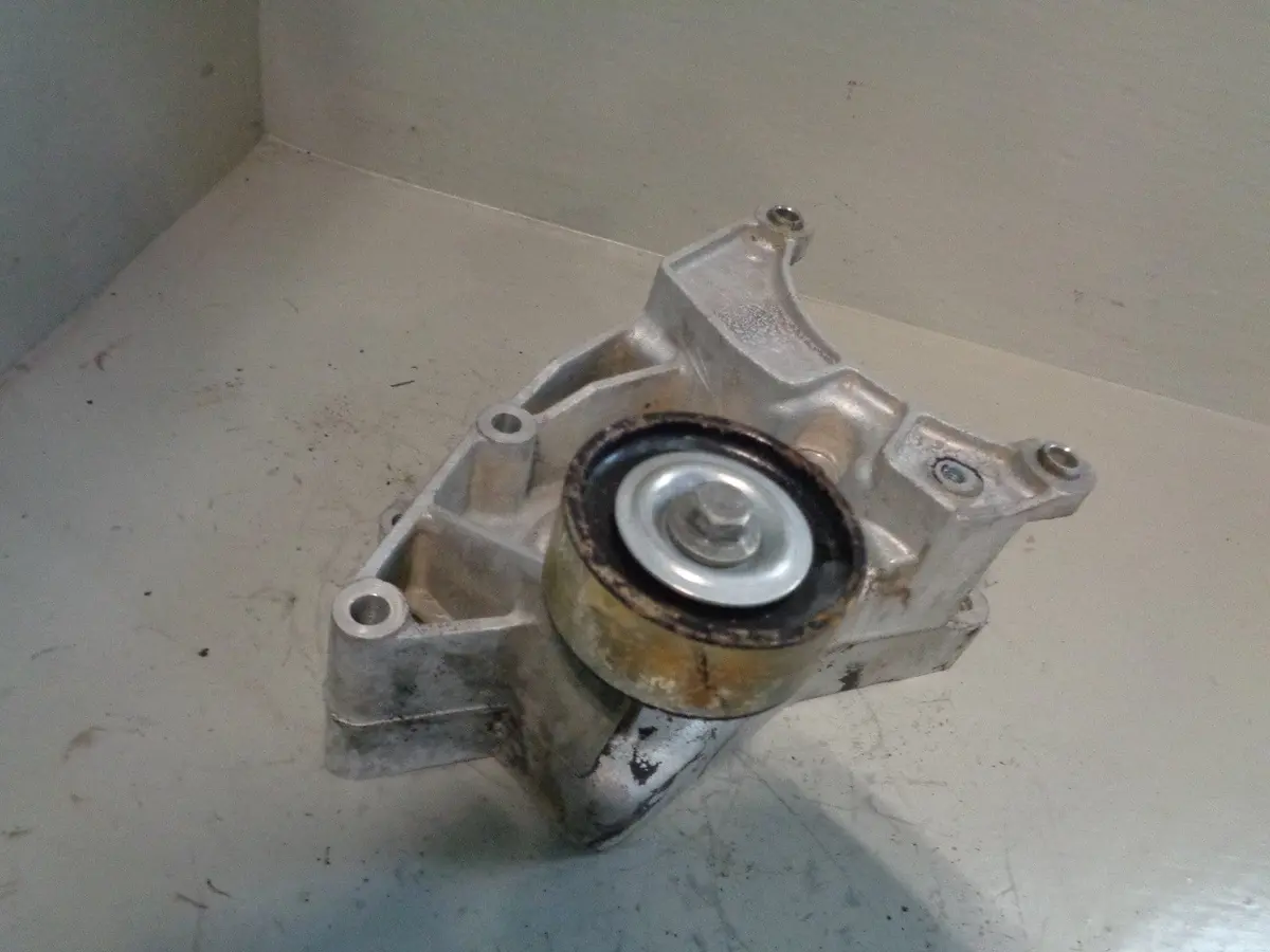 Discovery 2 Alternator Drive Belt Tensioner Bracket Err6892 Land Rover 4.0 V8 2