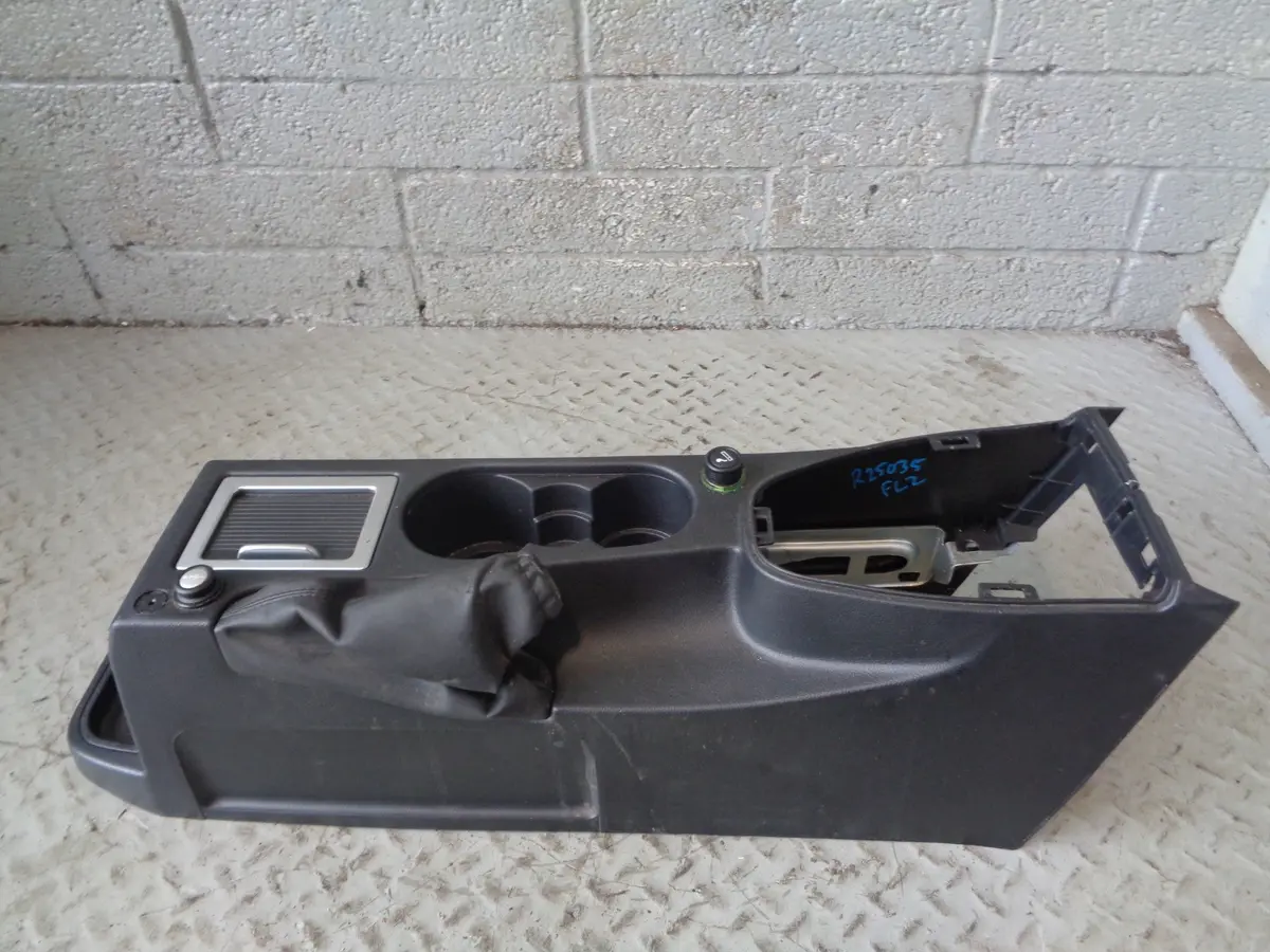 Freelander 2 Centre Console Cup Holder Black Land Rover 2006 To 2011 R25035 1