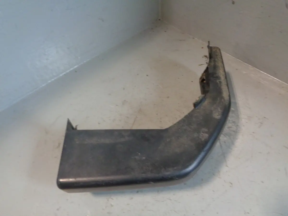 Discovery 2 Bumper Corner Trim Near Side Rear Land Rover 1998 To 2004 1