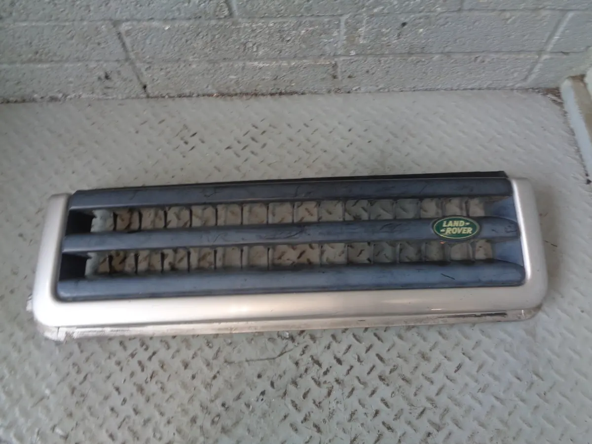 Discovery 2 Front Grille Pre-Facelift Land Rover Blenheim Silver R11045 1