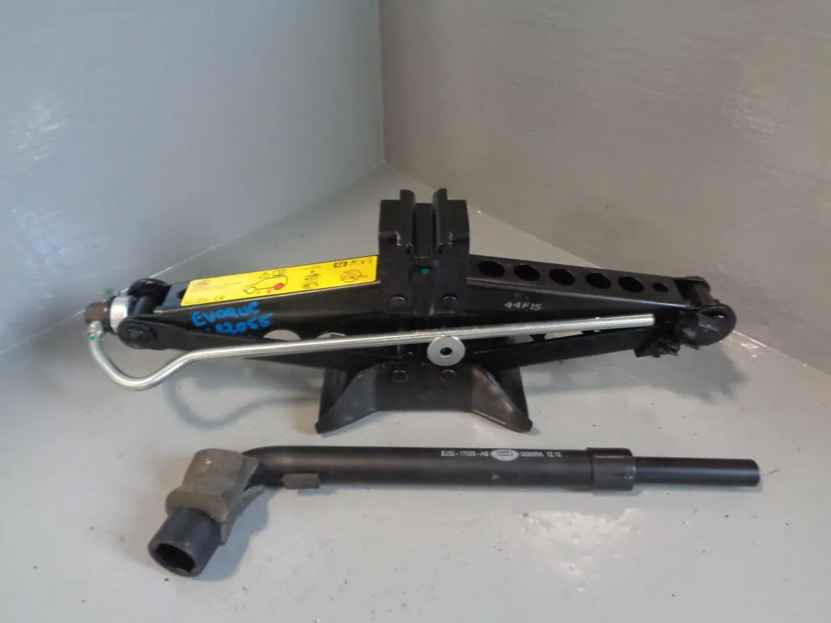 Range Rover Evoque Scissor Jack And Handle With Wheel Brace L538 2011 To 2018 1