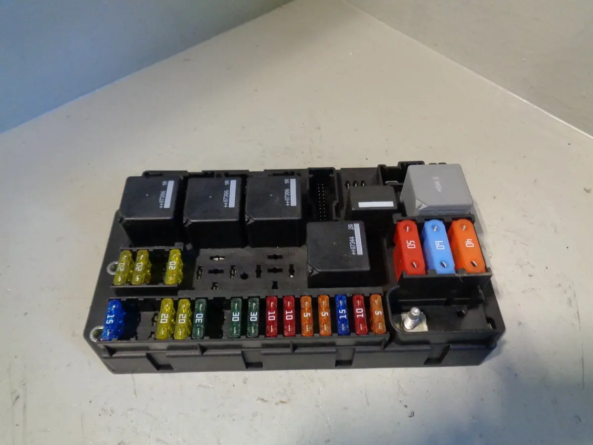 Range Rover L322 Fuse Box Rear Module Yqe500370 3.6 Tdv8 2006 To 2009 1