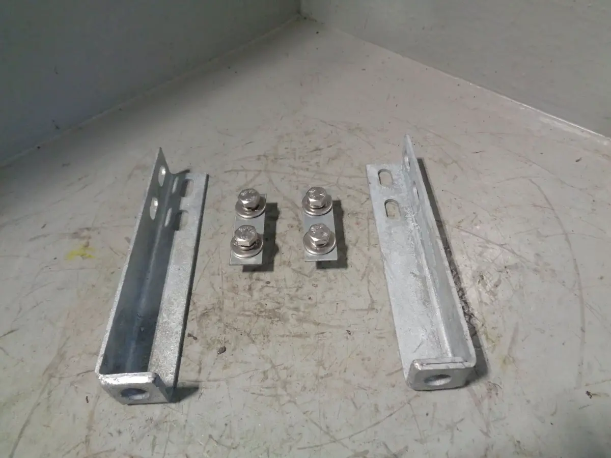 Defender 90 110 Seat Belt Brackets Da1830 X 2 Land Rover 1983 To 2016 1