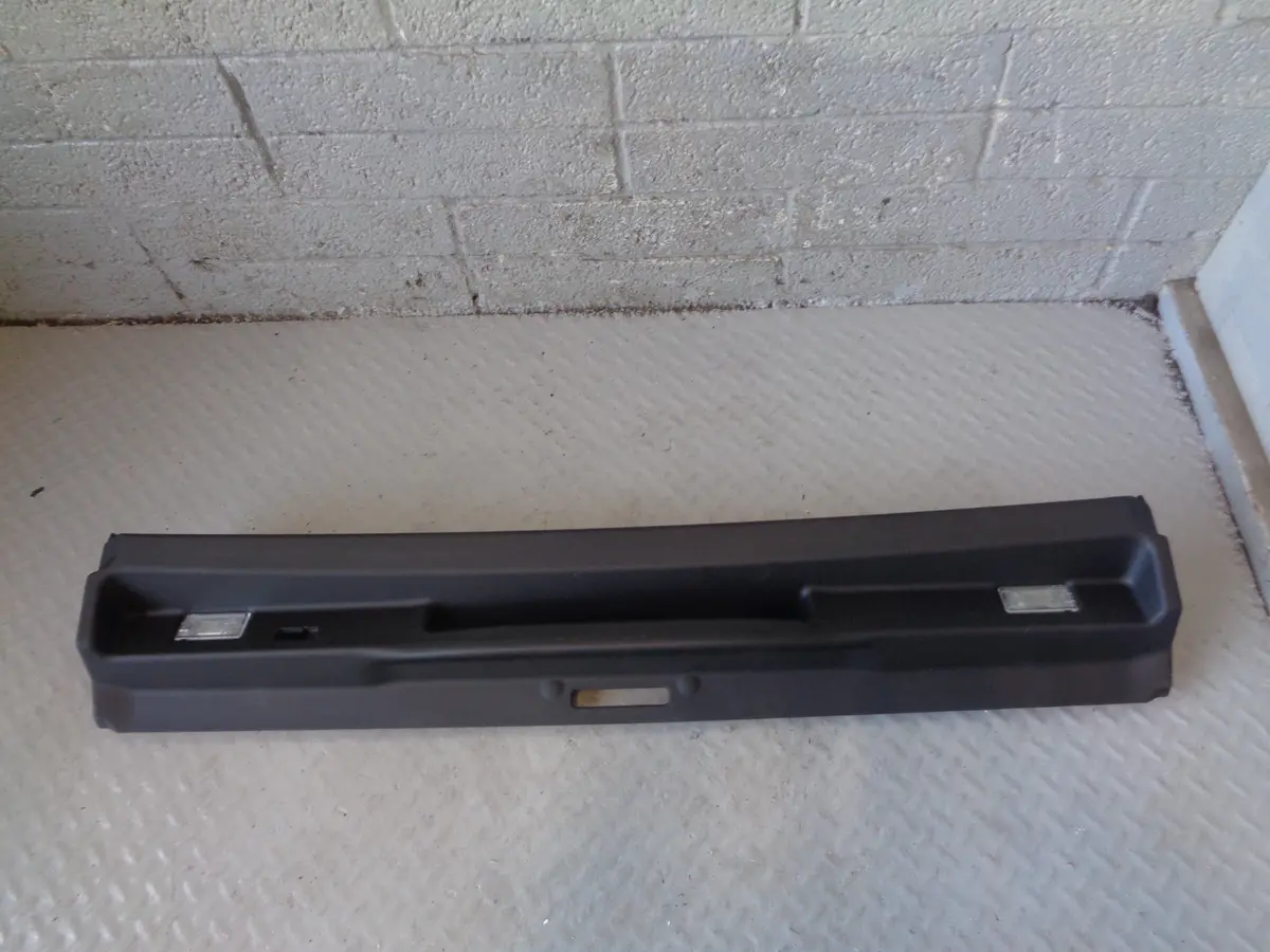 Range Rover L322 Upper Tailgate Trim Black 8H42 407A64 Aaw 2002 To 2006 1