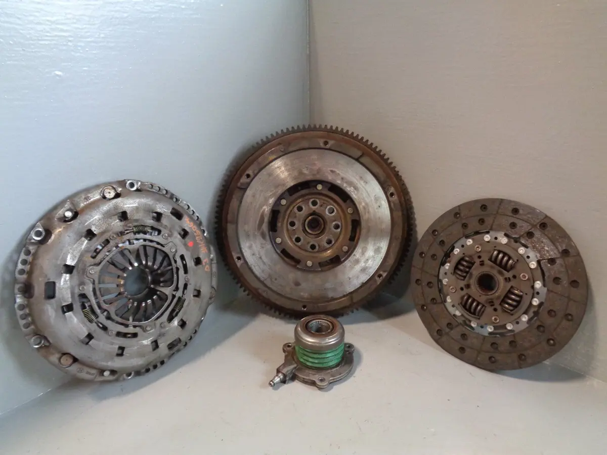 Discovery 3 Clutch Dual Mass Flywheel Slave Cylinder 2.7 Tdv6 2004 To 2009 Kit 1