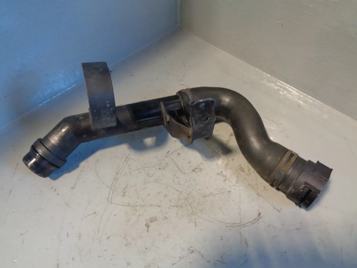 Range Rover L405 Coolant Water Pipe 3.0 Sdv6 Cpla-8B273-Cc 2013 To 2017 1