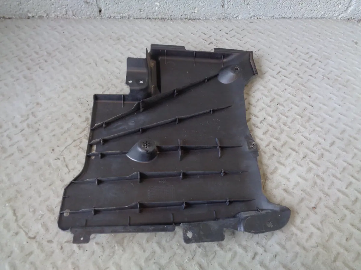 Range Rover Evoque Under Tray Splash Guard Near Side Fk72-104C21-Ac 2011 To 2018 1
