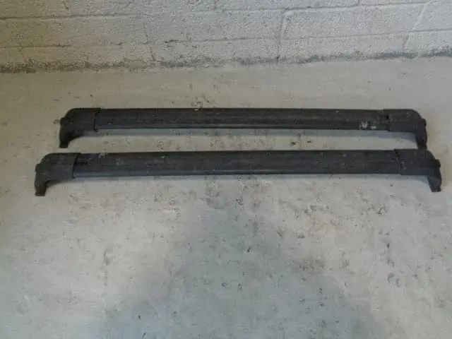 Discovery 3 And 4 Roof Rack Cross Bars In Black With Key Land Rover K02013 1