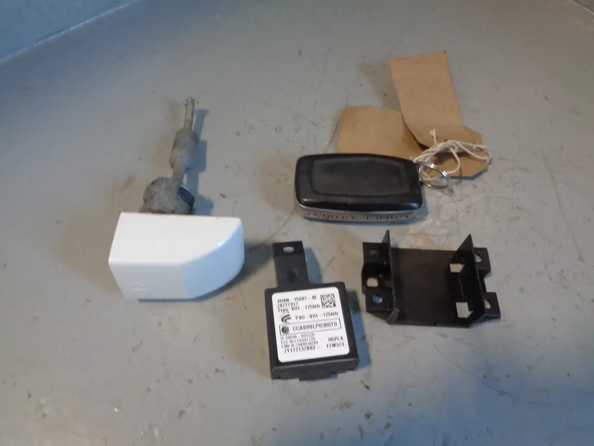 Range Rover L322 Key Remote And Blade With Door Lock Keyless 2009 To 2013 L24045 1