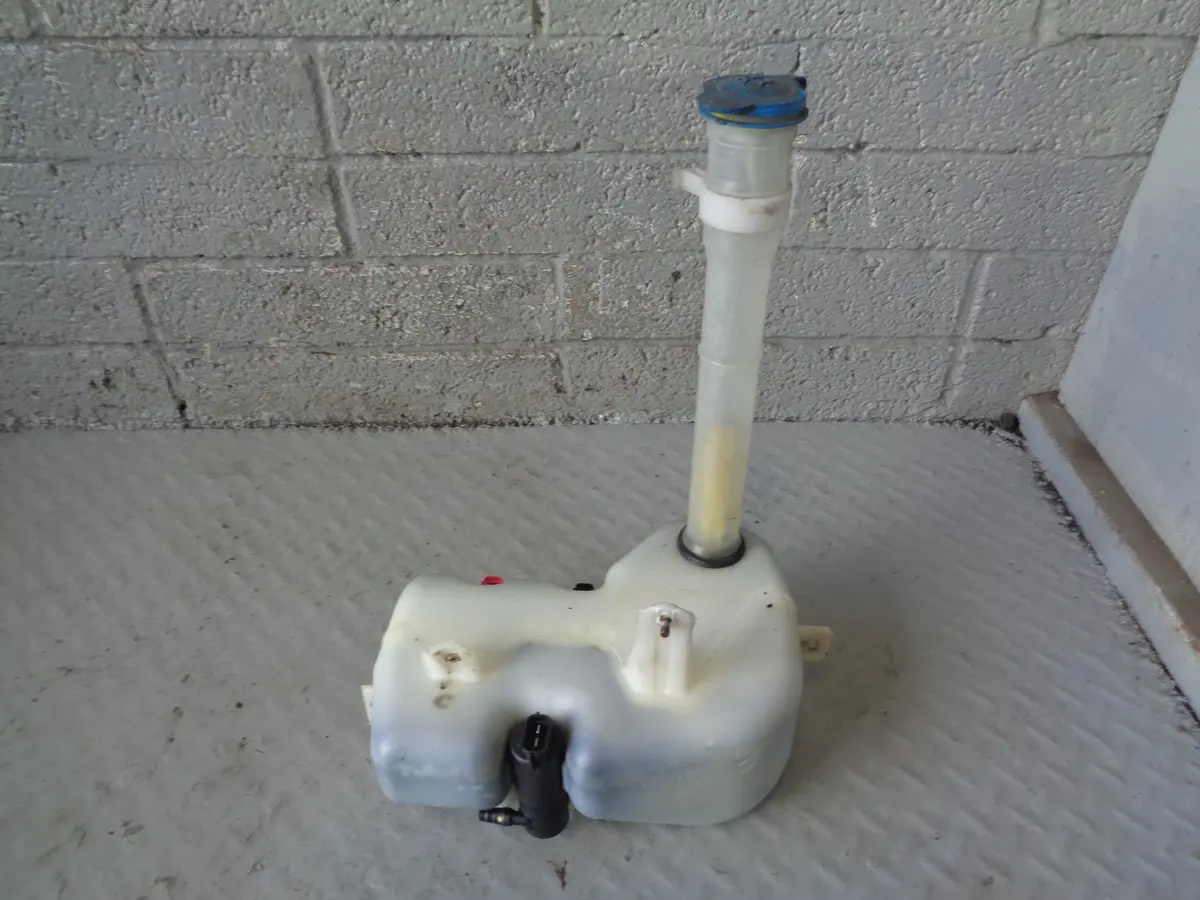 Discovery 2 Windscreen Washer Bottle Pumps And Neck Land Rover 1998 To 2004 1