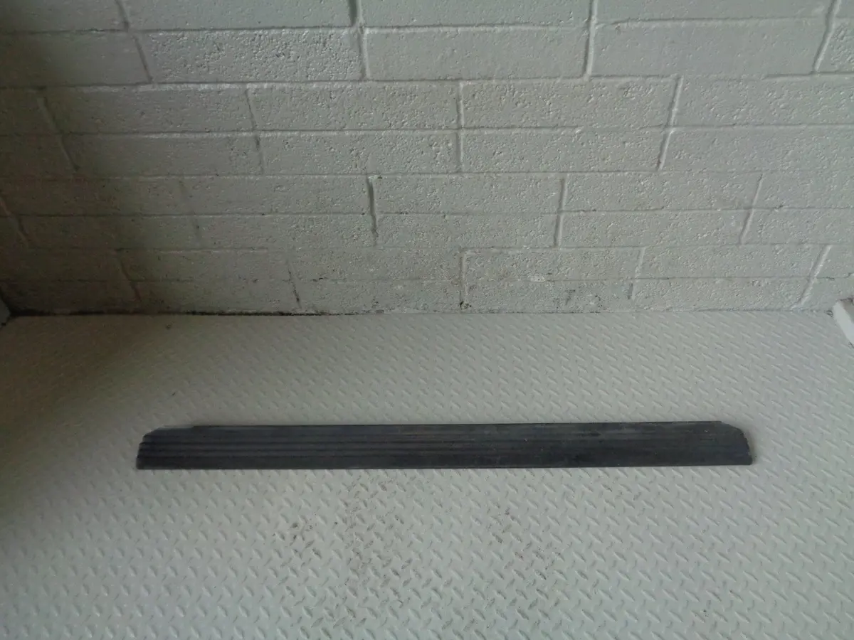 Discovery 2 Rear Bumper Scuff Load Trim Land Rover 1998 To 2004 1