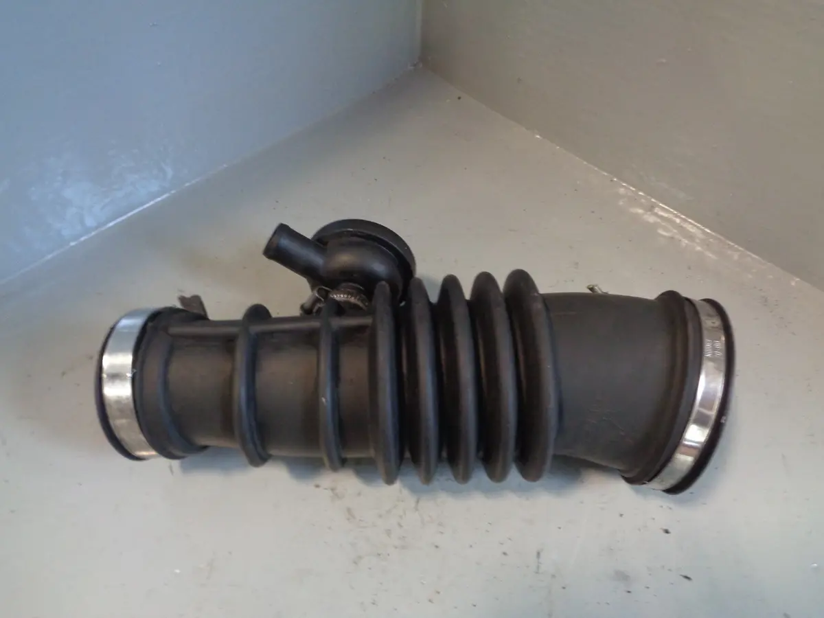 Discovery 2 Turbo To Air Box Pipe Hose Td5 Land Rover 1998 To 2004 1