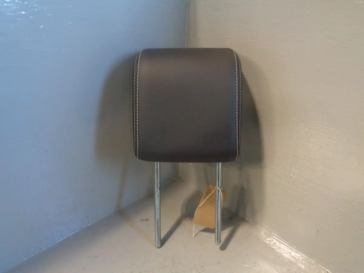 Range Rover Sport Headrest Centre Rear Seat Black Leather L320 Facelift 1