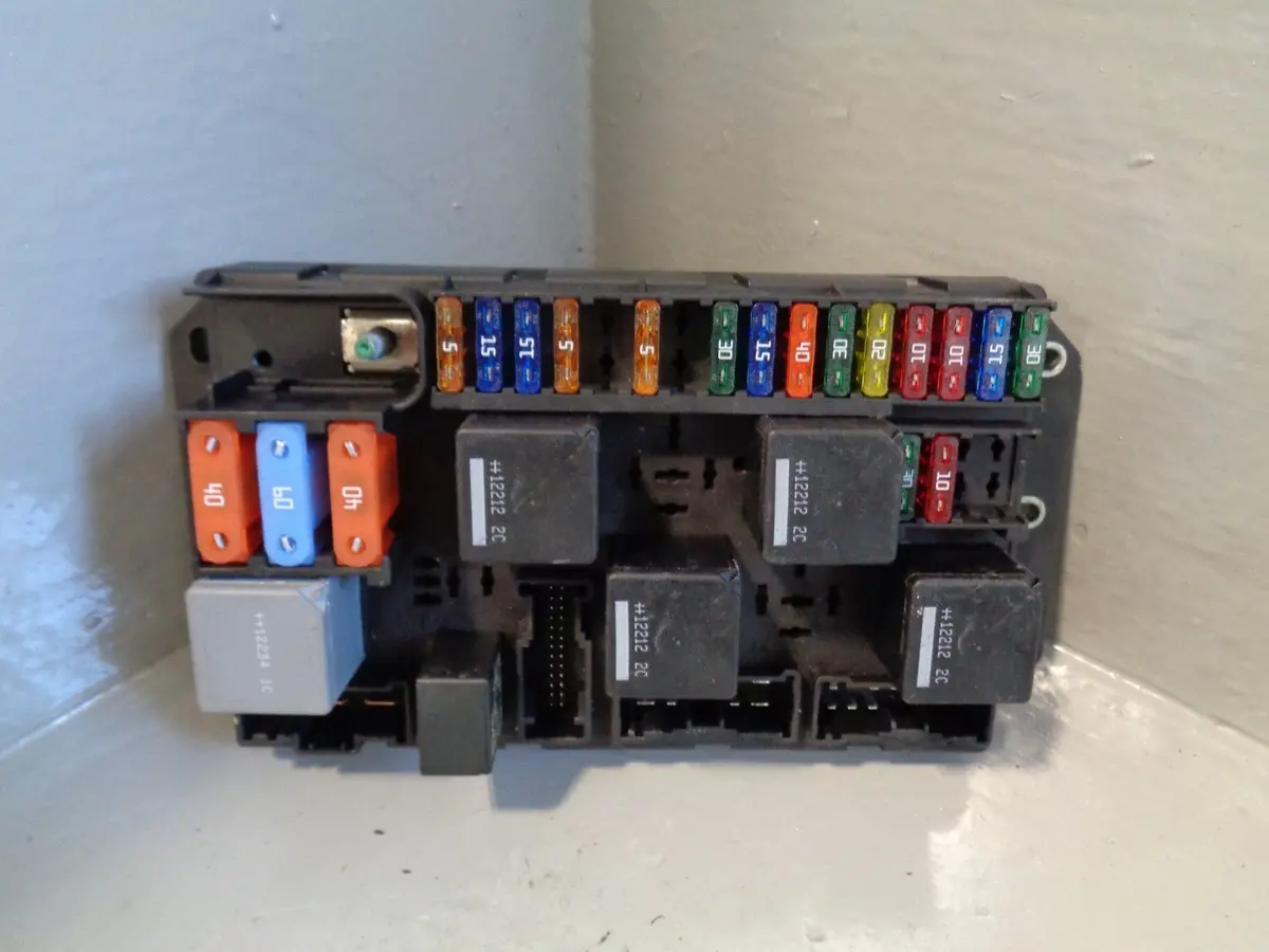 Range Rover L322 Fuse Box Rear Module Bh42-14N030-Aa 4.4 Tdv8 2010 To 2013 1