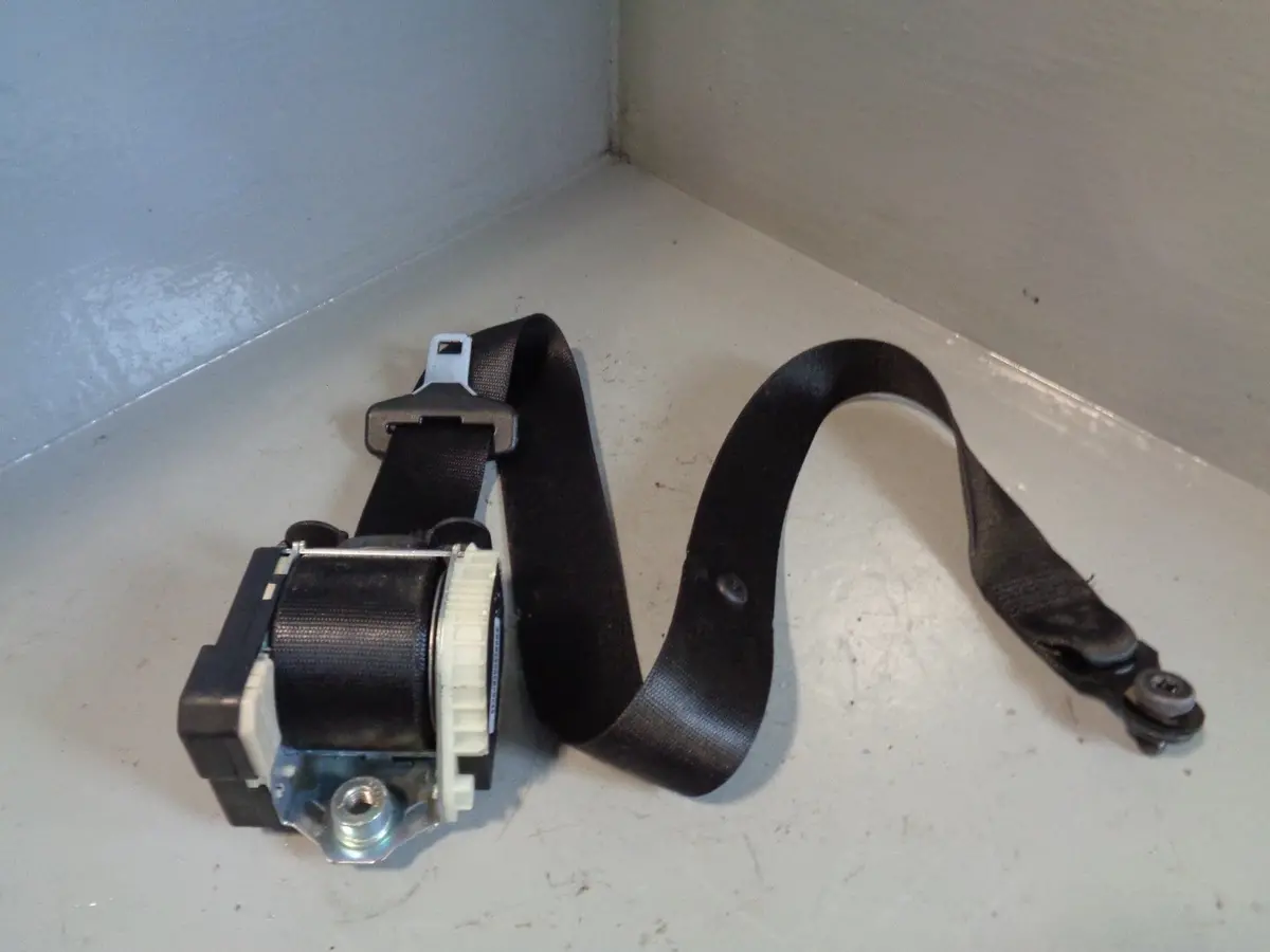 Range Rover L322 Seat Belt Near Side Front In Black 2010 To 2013 1
