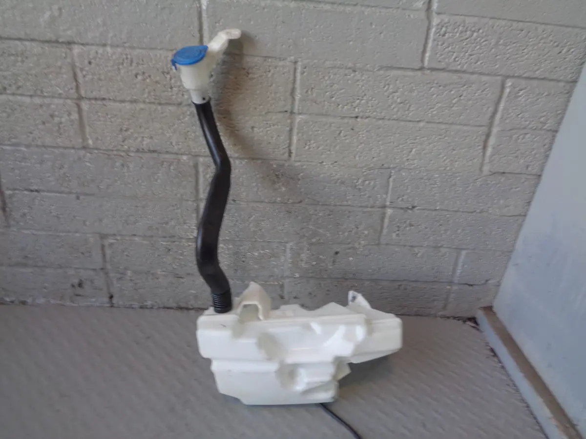Range Rover Evoque Windscreen Washer Bottle Tank With 2 Pumps L538 2016 To 2018 1