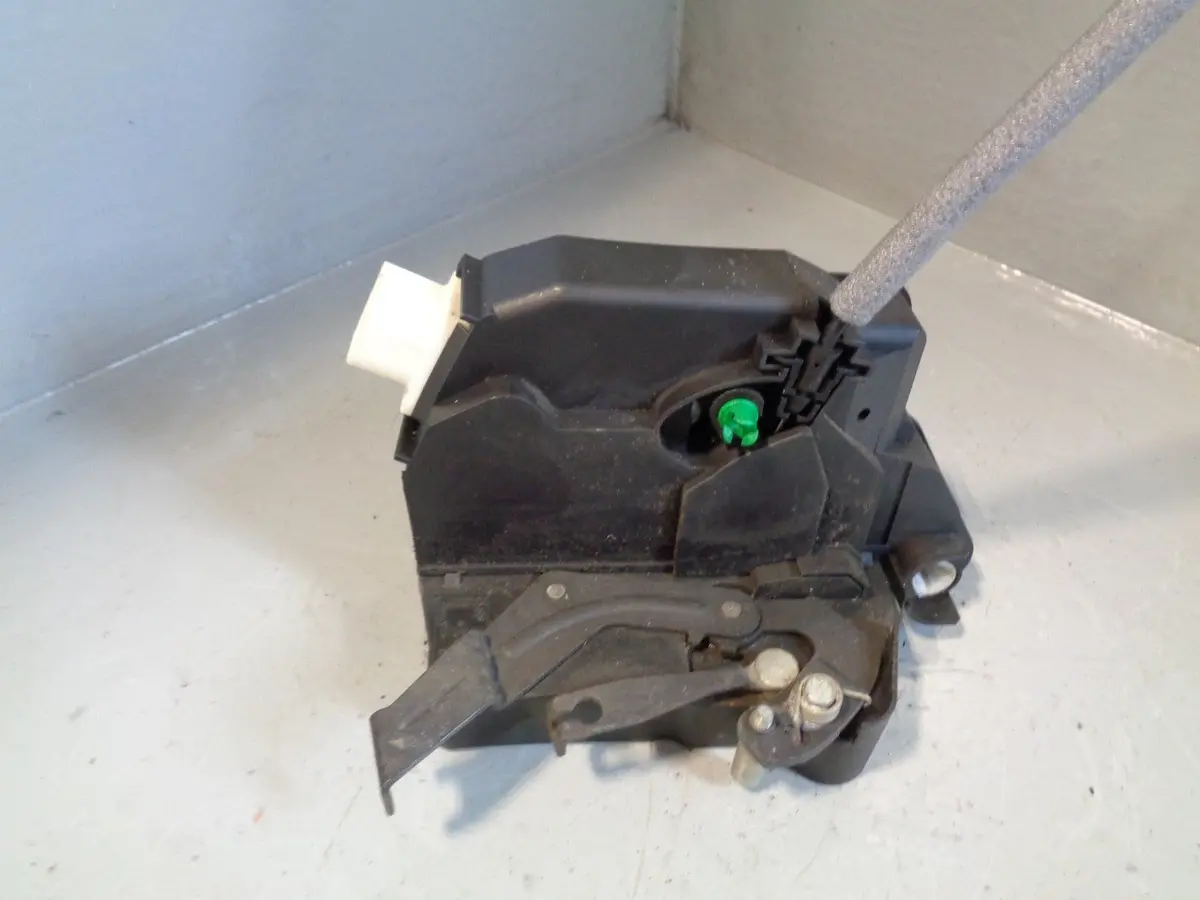 Range Rover L322 Door Lock Actuator Solenoid Near Side Front 2010 To 2013 1