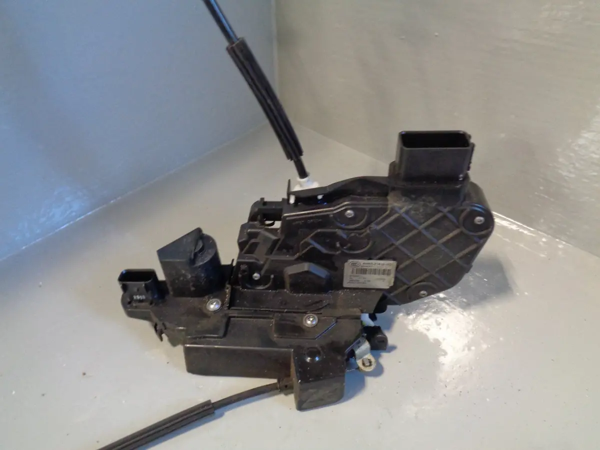 Discovery 4 Door Lock Actuator Off Side Front Keyless Range Rover Sport 1