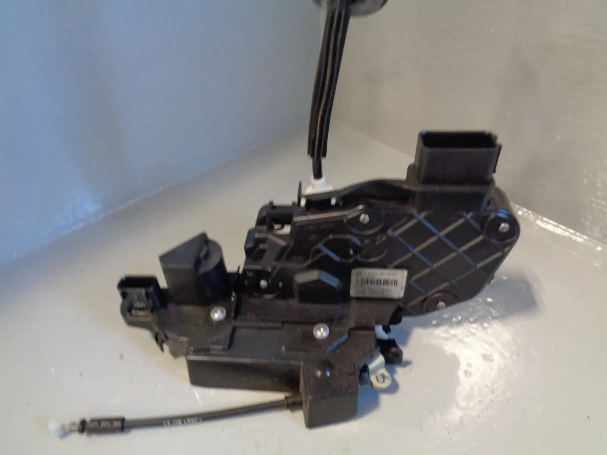 Discovery 4 Door Lock Actuator Off Side Rear Keyless Range Rover Sport 1