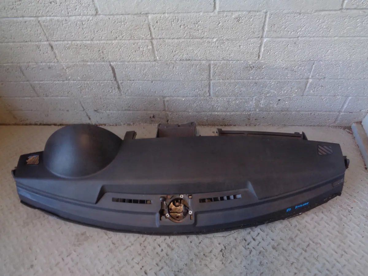 Discovery 3 Dashboard Black With Passenger Airbag Non-Sat Nav Vehicles R24045 1
