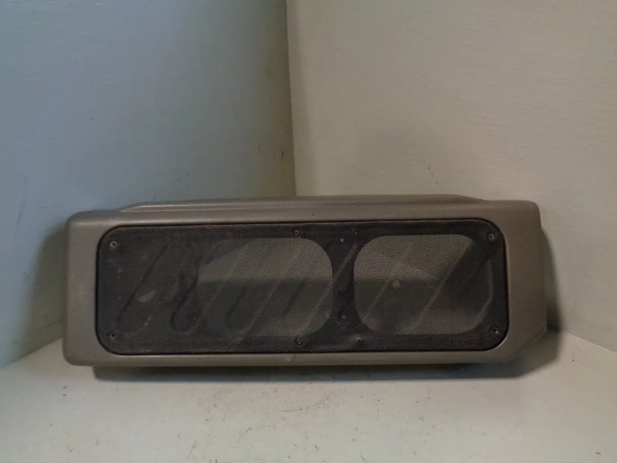 Discovery 2 Tailgate Sub-Woofer Speaker Case Grille In Grey Land Rover L318 1