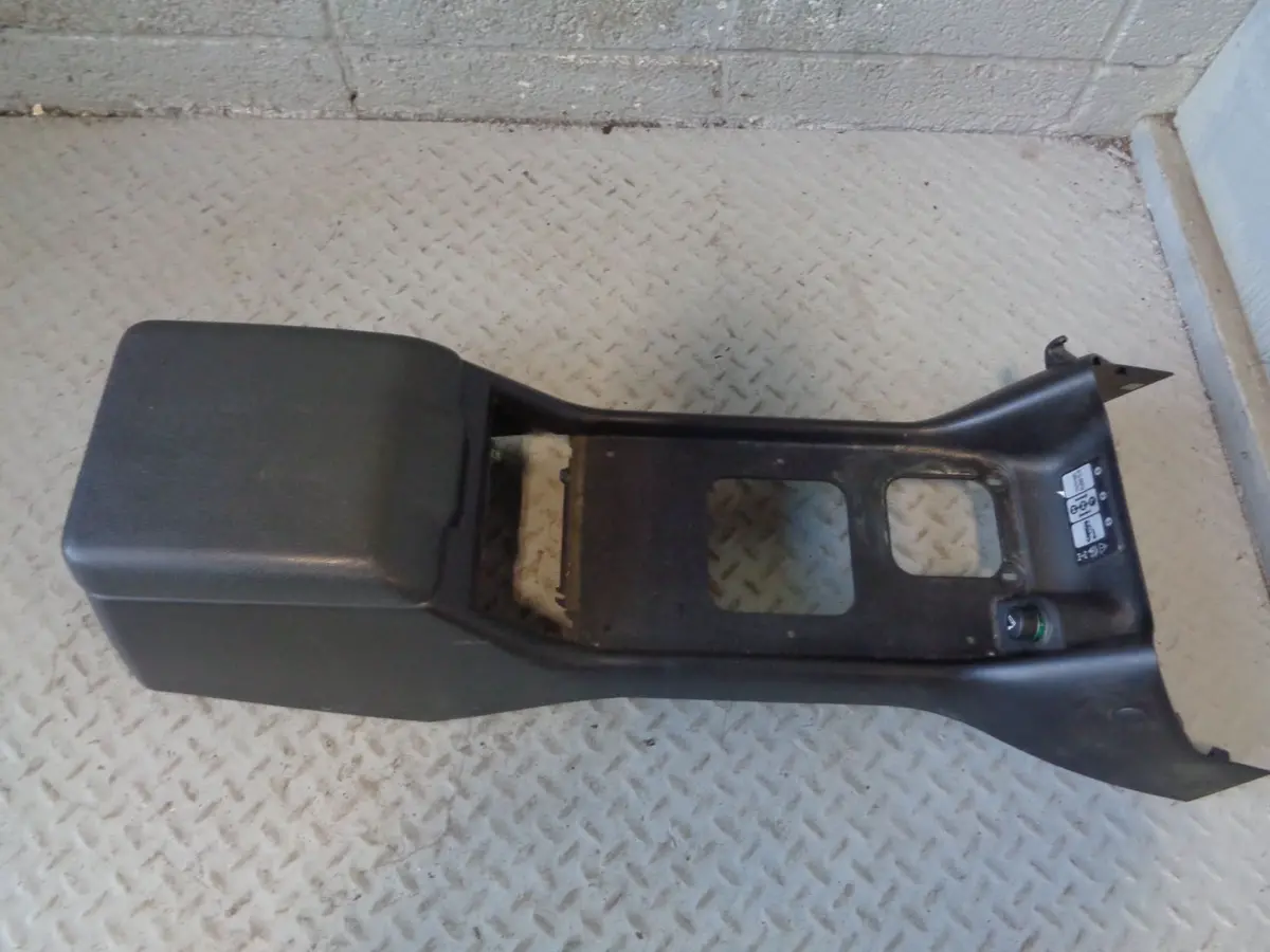 Discovery 2 Centre Console Arm Rest Black Manual Land Rover 2002 To 2004 R03015 1