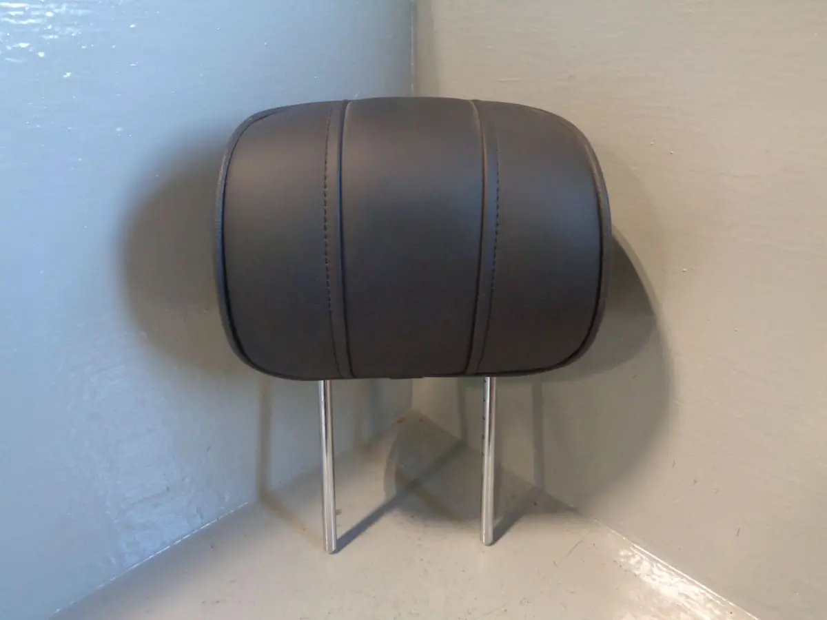 Range Rover L322 Rear Headrest Near Side Leather In Black Facelift 2006 To 2010 1