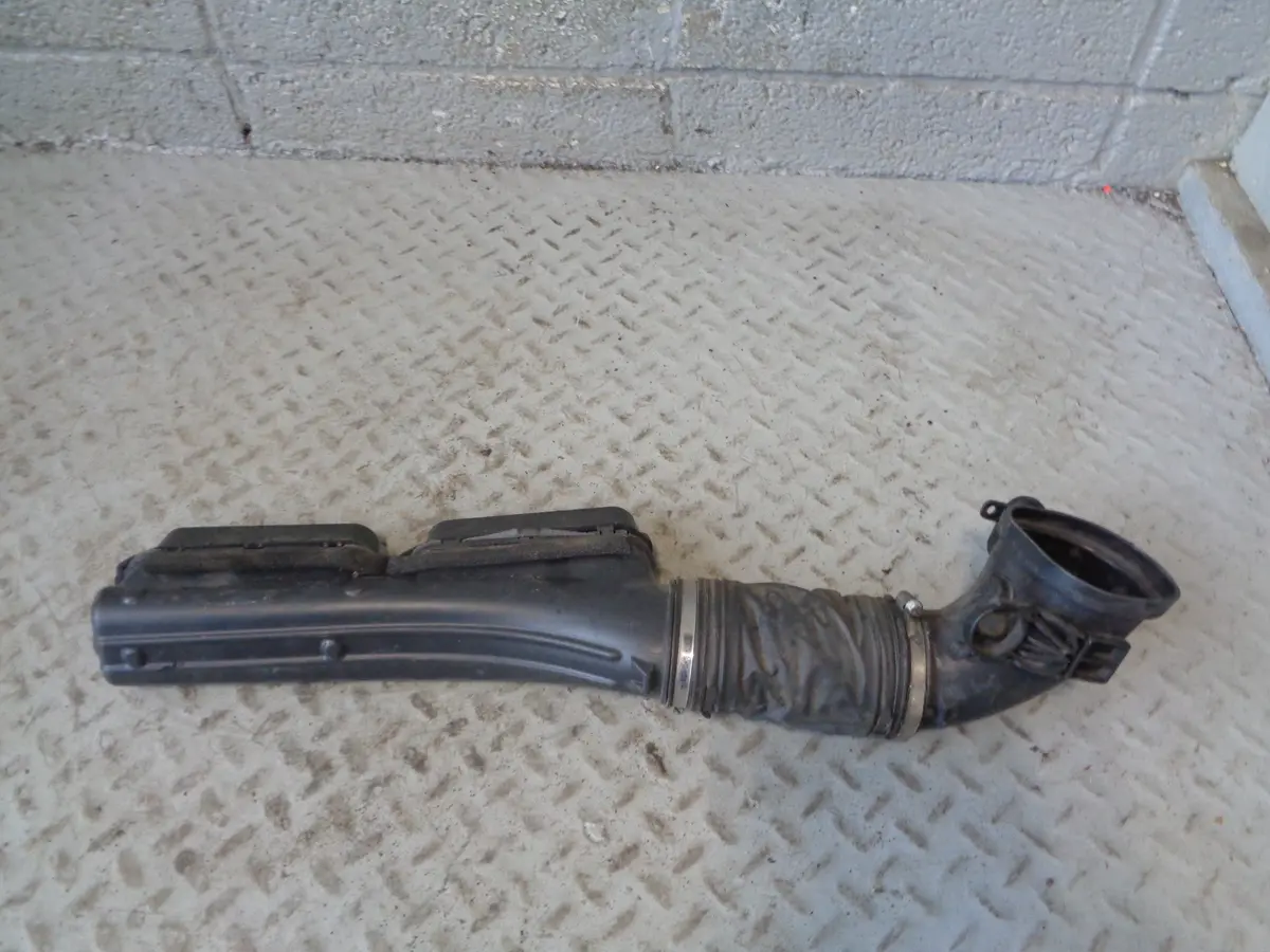 Range Rover L405 Air Intake Pipe Near Side 3.0 Tdv6 Cpla-9A675-Ad 2013 To 2017 1
