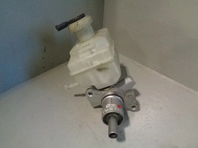 Discovery 3 Brake Master Cylinder For Automatic Land Rover 2004 To 2009 1