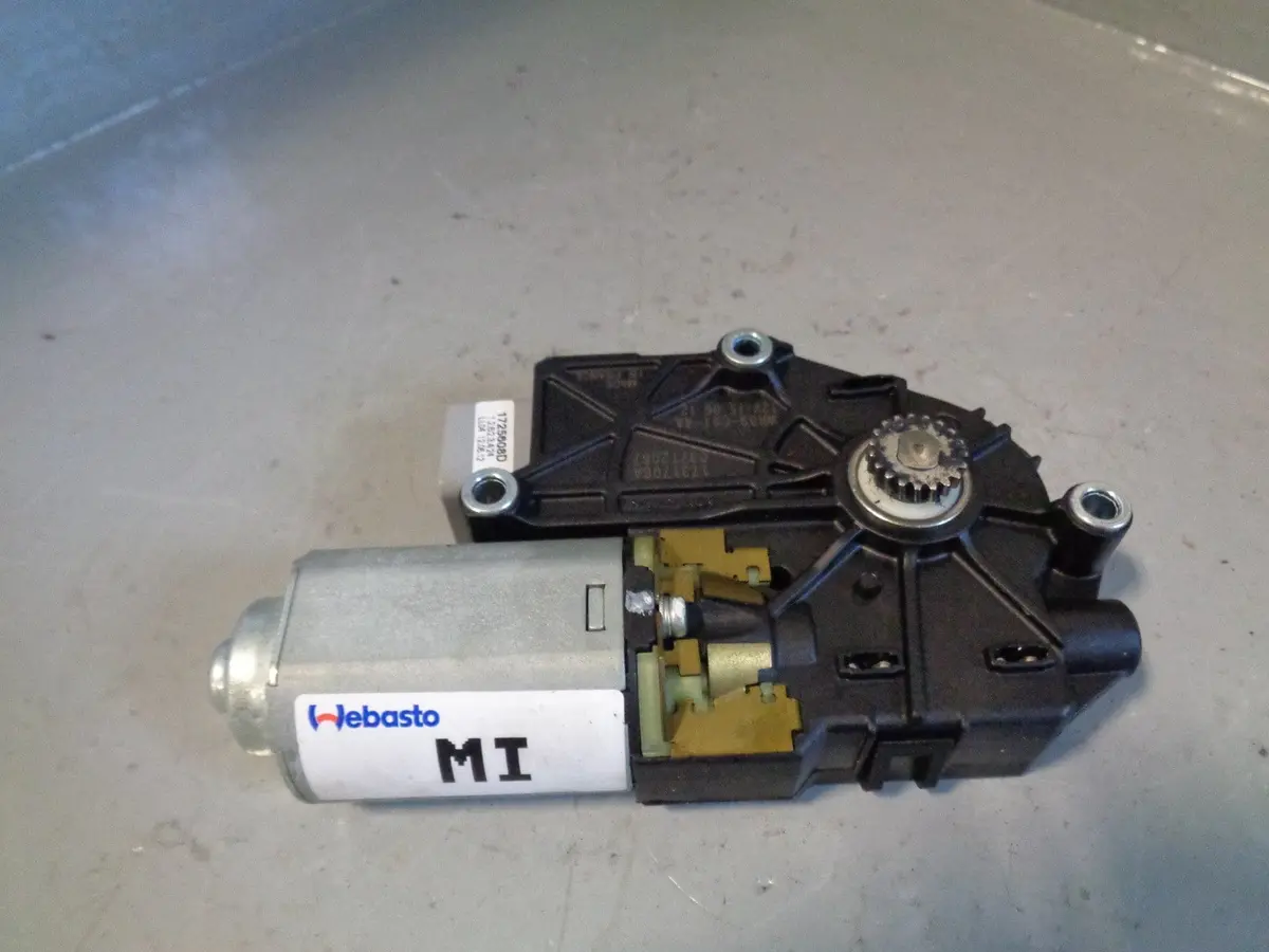 Range Rover L322 Electric Sunroof Motor Ah42 15B689ac 2010 To 2013 1