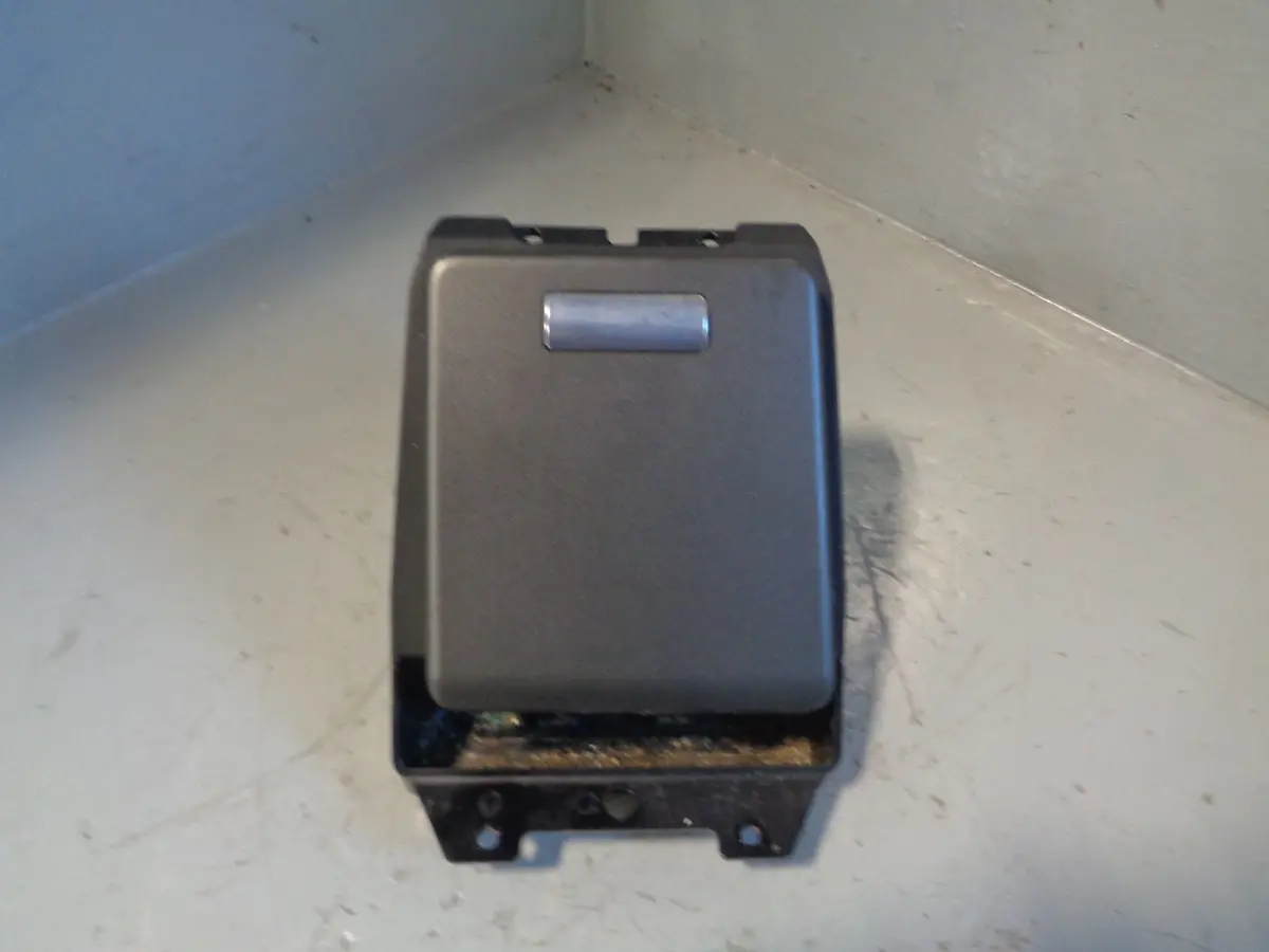 Range Rover L322 Centre Console Ashtray 12V Outlet Grey Fkh500100 2009 To 2013 1