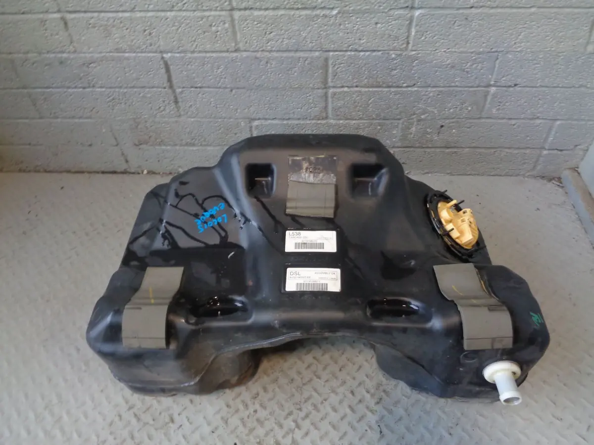 Range Rover Evoque Fuel Tank Plastic And Sender Pump Bj32-9K007-Ee 2011 To 2018 1