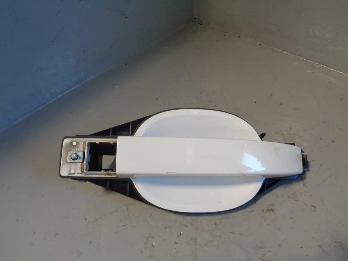 Range Rover L322 Door Handle In Fuji White Near Side Front Lrc 867 2006 To 2013 1