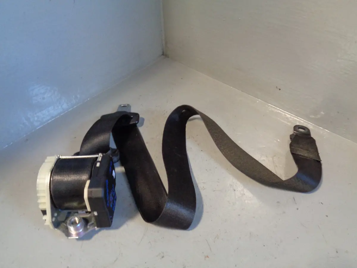 Range Rover L322 Seat Belt Off Side Front In Black 2010 To 2013 1