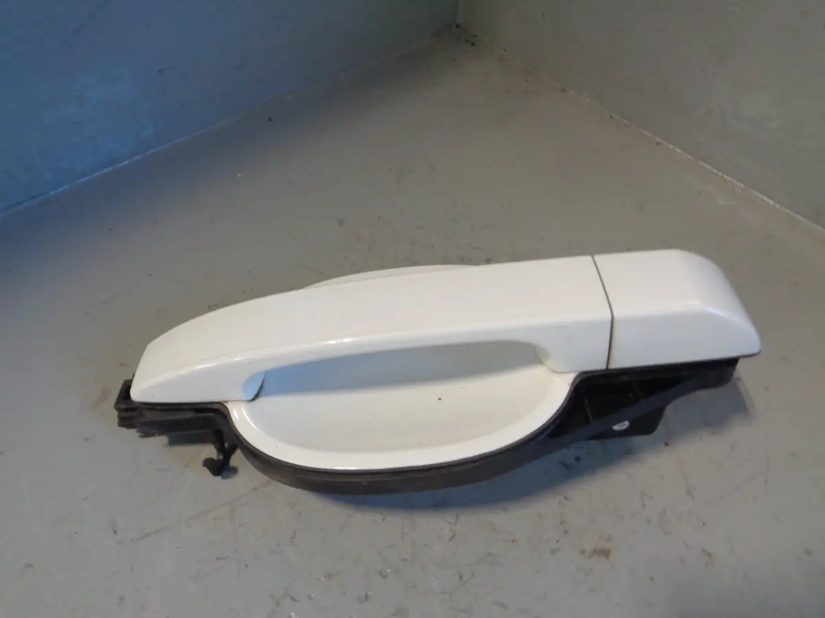 Range Rover L322 Door Handle In Fuji White Near Side Rear Lrc 867 2006 To 2013 1