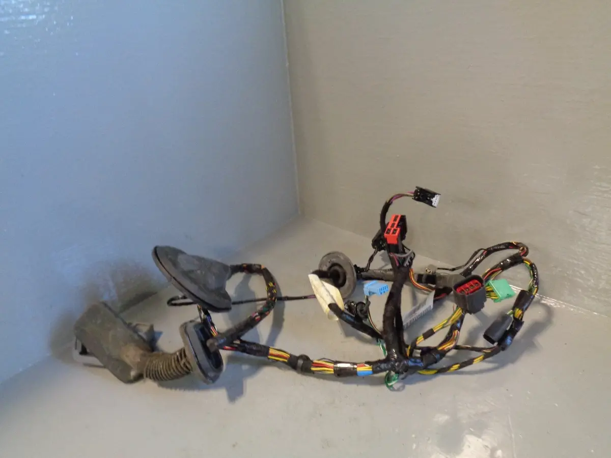 Discovery 4 Door Wiring Loom Near Side Rear Ah22-14633-Eb L319 Keyless 1