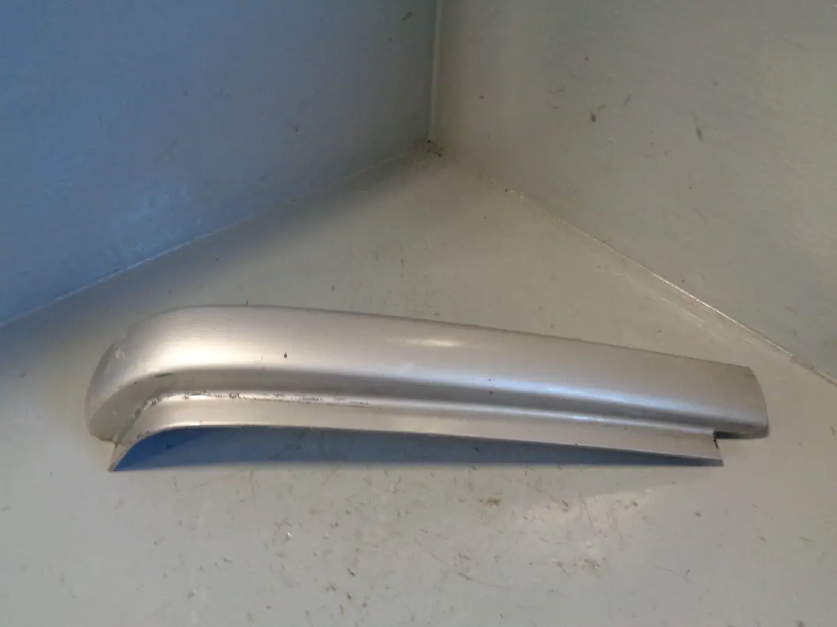 Discovery 2 Headlight Trim Off Side Blenheim Silver Land Rover 1998 To 2002 1