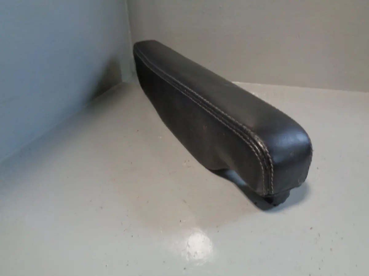Discovery 4 Armrest Near Side Passenger Black Land Rover 2009 To 2016 L21104 1