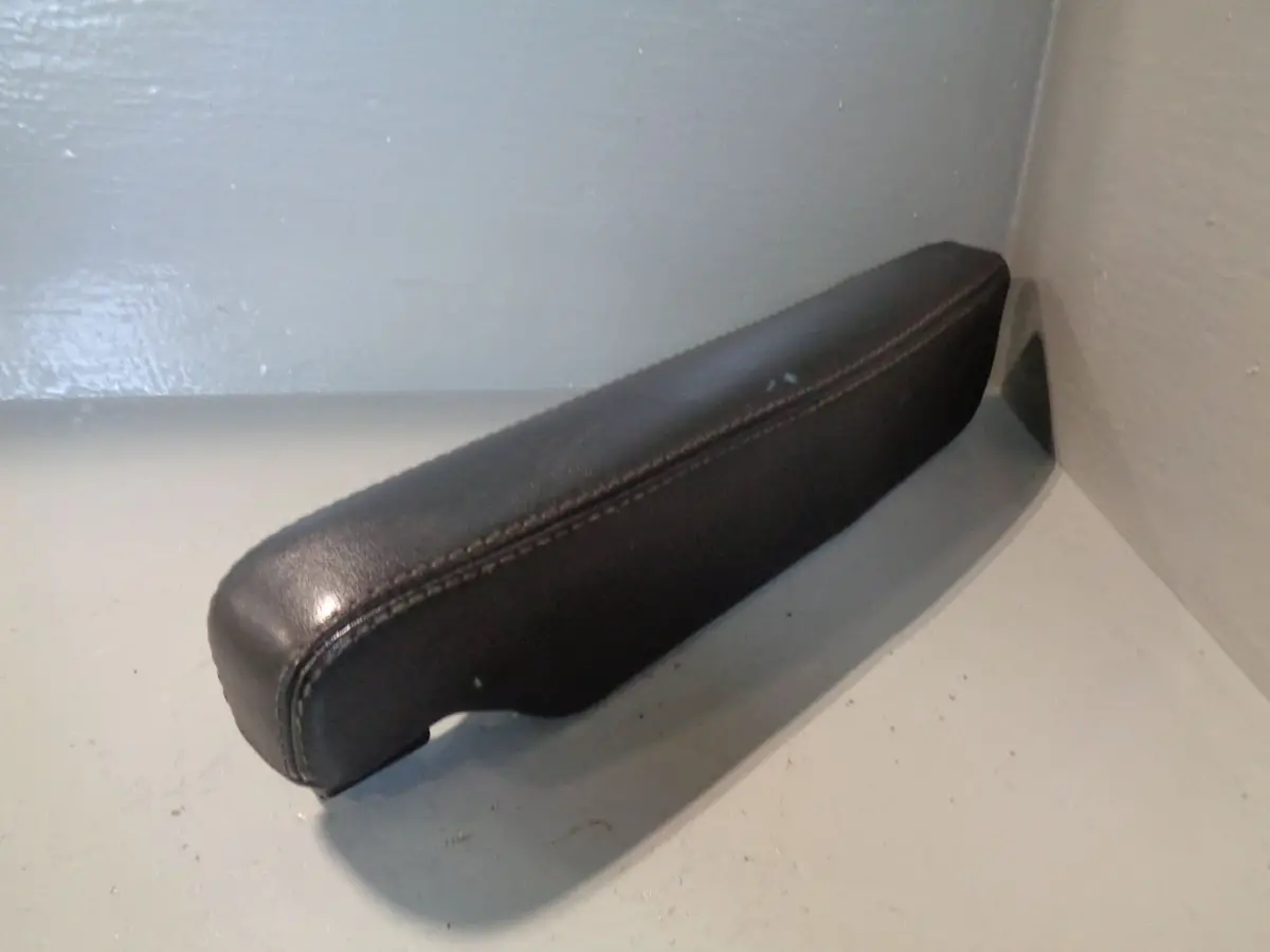 Discovery 4 Armrest Off Side Driver Black Land Rover 2009 To 2016 L21104 1