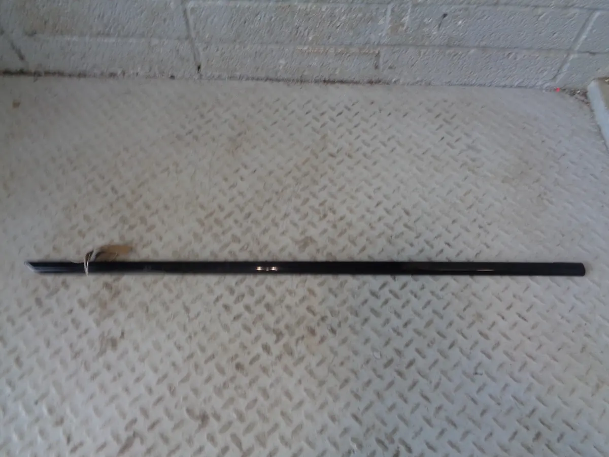 Range Rover L405 Window Weather Strip External Off Side Front Santorini Black 1