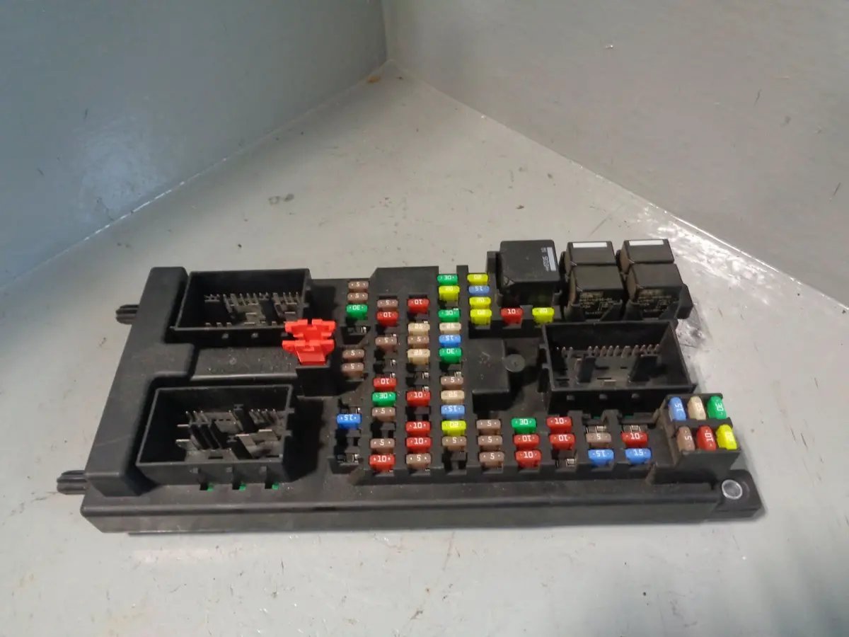 Fuse Box Body Control Module Tdv6 Ah22-14F041-Aj Discovery 4 Range Rover Sport 1