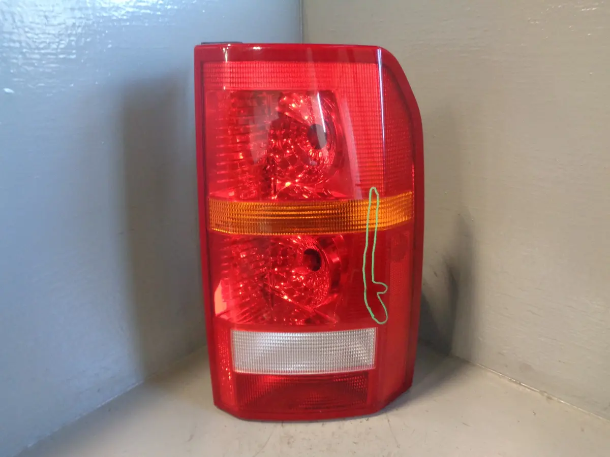 Discovery 3 Tail Light Cluster Off Side Rear Xfb000563 2004 To 2009 R24045 1