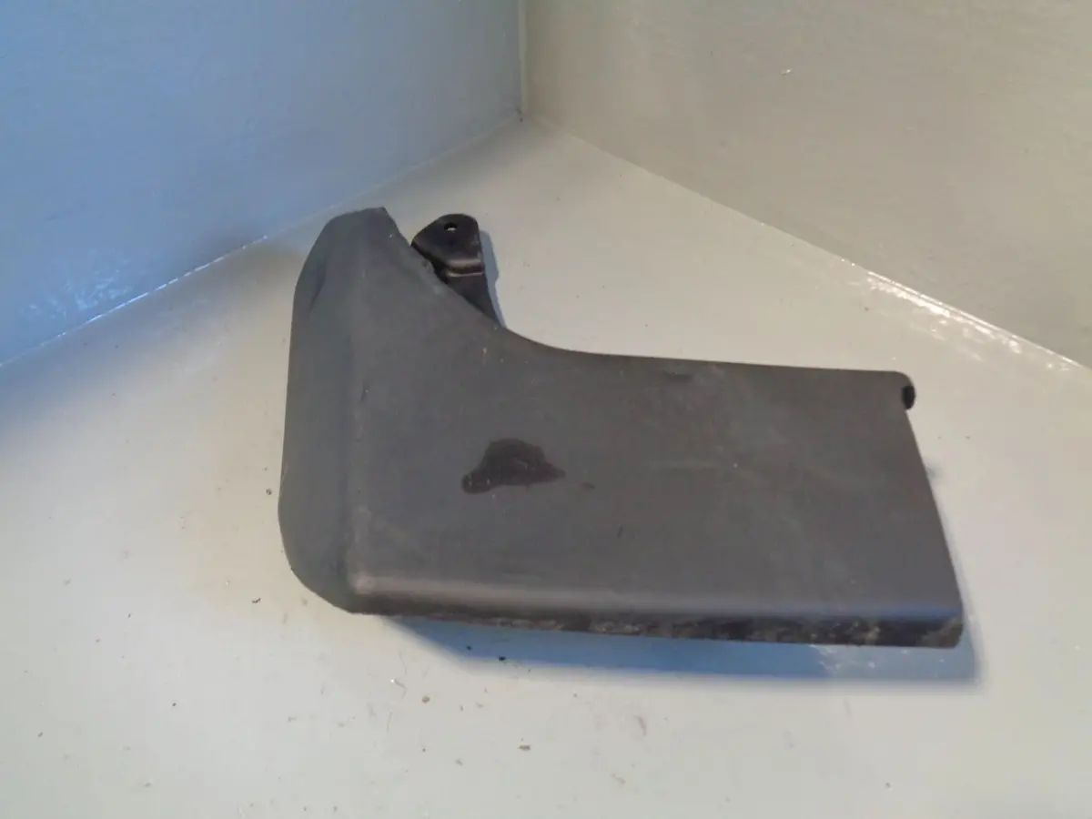 Discovery 3 Mud Flap Guard Near Side Front Land Rover 2004 To 2009 K07104 1